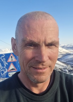 Слава Абросимов из Магадана 46 лет
