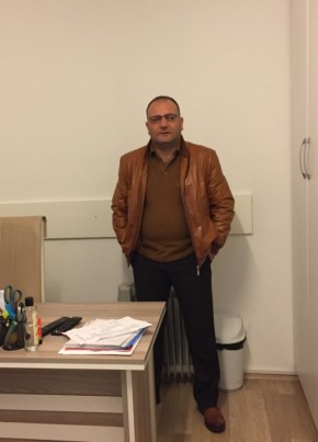 Bahadıt, 47, Türkiye Cumhuriyeti, İstanbul