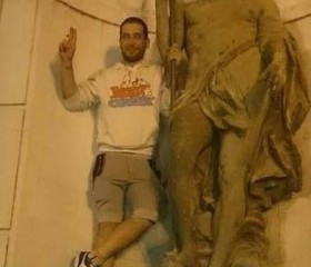 Manuel, 39, L Aquila
