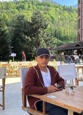 Омар из Махачкалы 19 лет