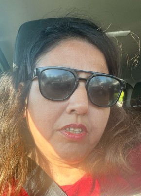 Erum из Surrey 43 года