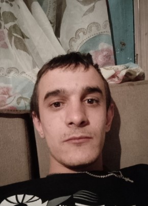 Максим из Тюмени 23 года