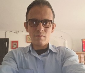 Ernesto Giraldo, 47, Bogota