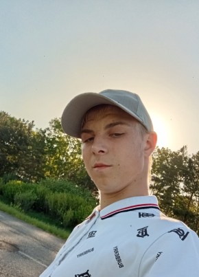 Данил из Ачинска 18 лет