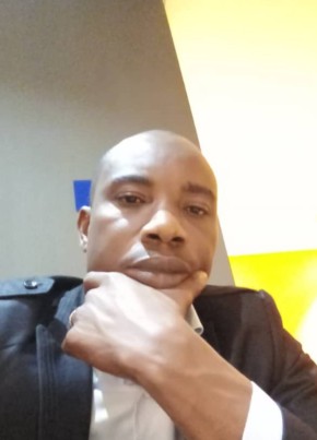 MD, 37, République Gabonaise, Libreville