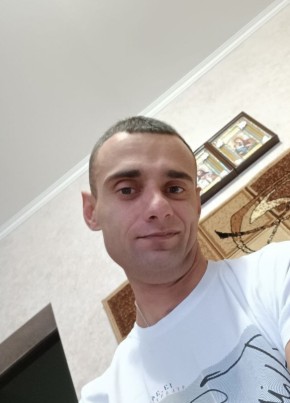 Павло из Бровары 34 года