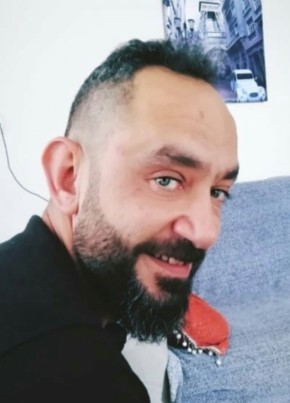 Tunc, 42, Türkiye Cumhuriyeti, İzmir