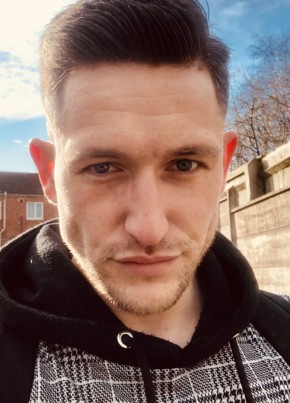 Dom, 30, United Kingdom, Coventry