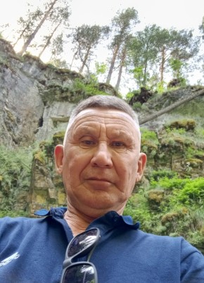 Роман из Нефтекамска 67 лет