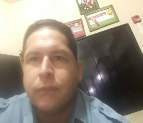 Leonardo, 32, Capiata