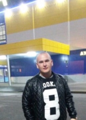 Илья, 32, Россия, Псков