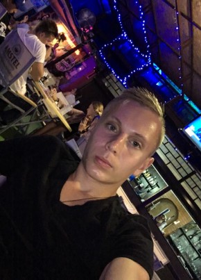 Олег, 32, Россия, Небуг