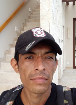 Jonathan, 29, Mexico, Playa del Carmen