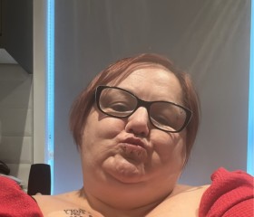 Maxine, 45, Eastbourne