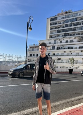 Abdou из Skikda 22 года
