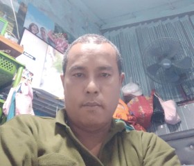 พล, 18, Samut Prakan