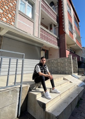Mustafa, 18, Türkiye Cumhuriyeti, İstanbul