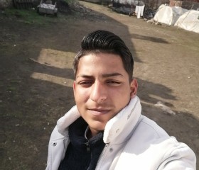 Xih, 18, Strumica