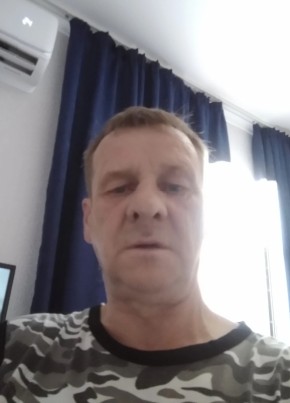 Леонид из Колпино 55 лет