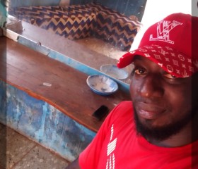 Govou, 18, Yamoussoukro