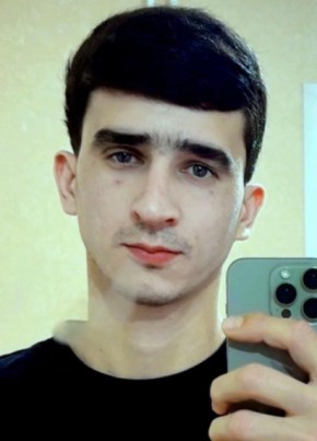 арслан из Астрахани 23 года