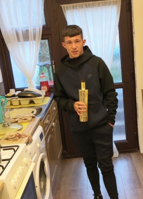 Zac из Cardiff 25 лет