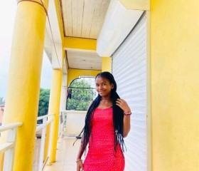 Sourayah, 19, Antalaha