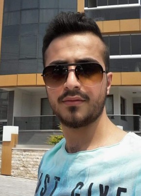 Ferhan Büyük, 26, Türkiye Cumhuriyeti, Ankara