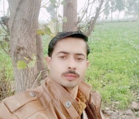Sadam, 19, Arifwala