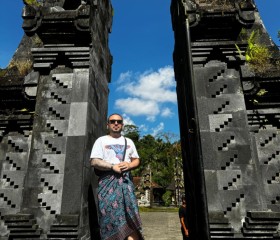 Onder, 43, Ubud