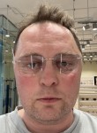 Viktor, 44, Moscow