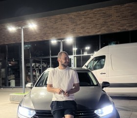 Daniel, 23, Vienna