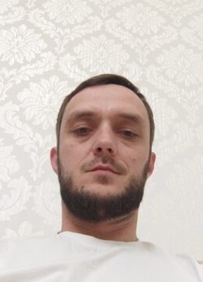 Иса из Буйнакска 38 лет