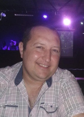 Mikhail из Szombathely 41 год