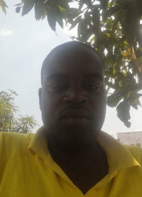 Emmanuel Mandala, 33, Malaŵi, Blantyre