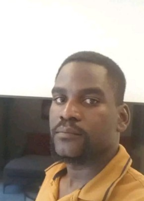 Cosnart, 43, iRiphabhuliki yase Ningizimu Afrika, IGoli