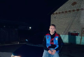 Dmitriy, 21 - Just Me
