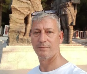 Hakan, 45, Istanbul