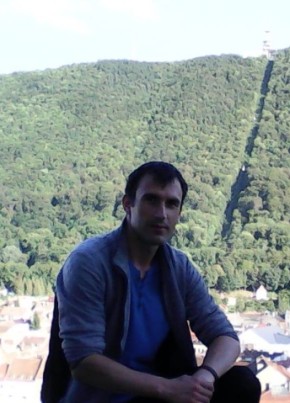 Cosmin, 39, Romania, București