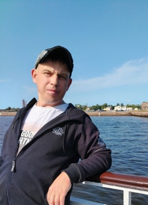 Максим из Москвы 44 года