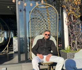Rodi, 29, Tirana