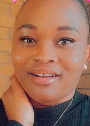 Esther, 29, Namibia, Windhoek