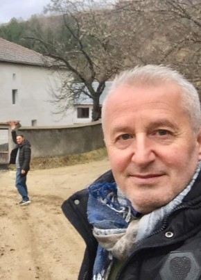 Brad Sullivan, 58, Romania, Roman