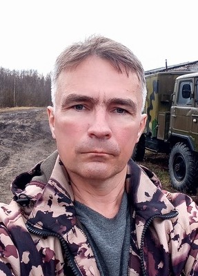 Олег, 48, Россия, Тихвин
