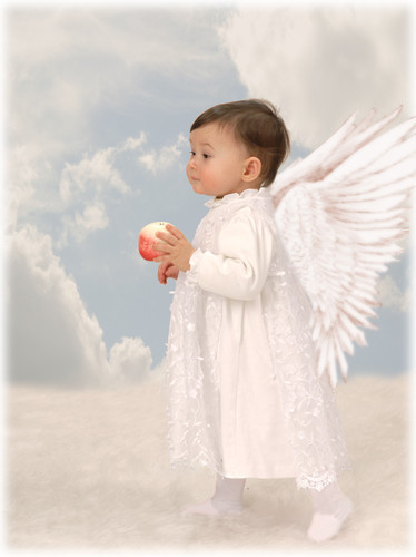 Когда родился ангел всех детей. Крылья для детей. Ангел мальчик. Ребенок Ангелочек. Ребенок с крыльями ангела.