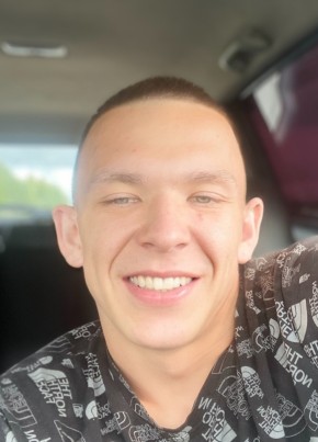 Максим из Хабаровска 22 года
