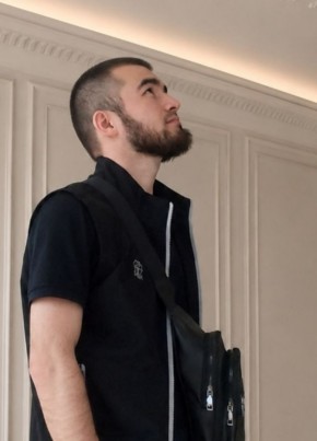 Али 29 лет