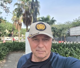 Олег, 64, Moscow