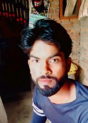 Surendar, 21, India, Gorakhpur (State of Uttar Pradesh)
