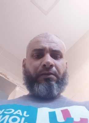 Omar из Oran 44 года